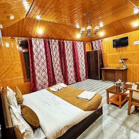 Roseline Inn Srinagar  Bagian luar foto