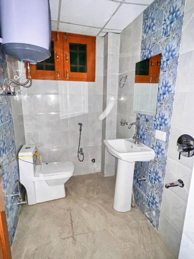Roseline Inn Srinagar  Bagian luar foto
