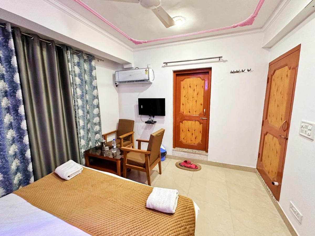 Roseline Inn Srinagar  Bagian luar foto