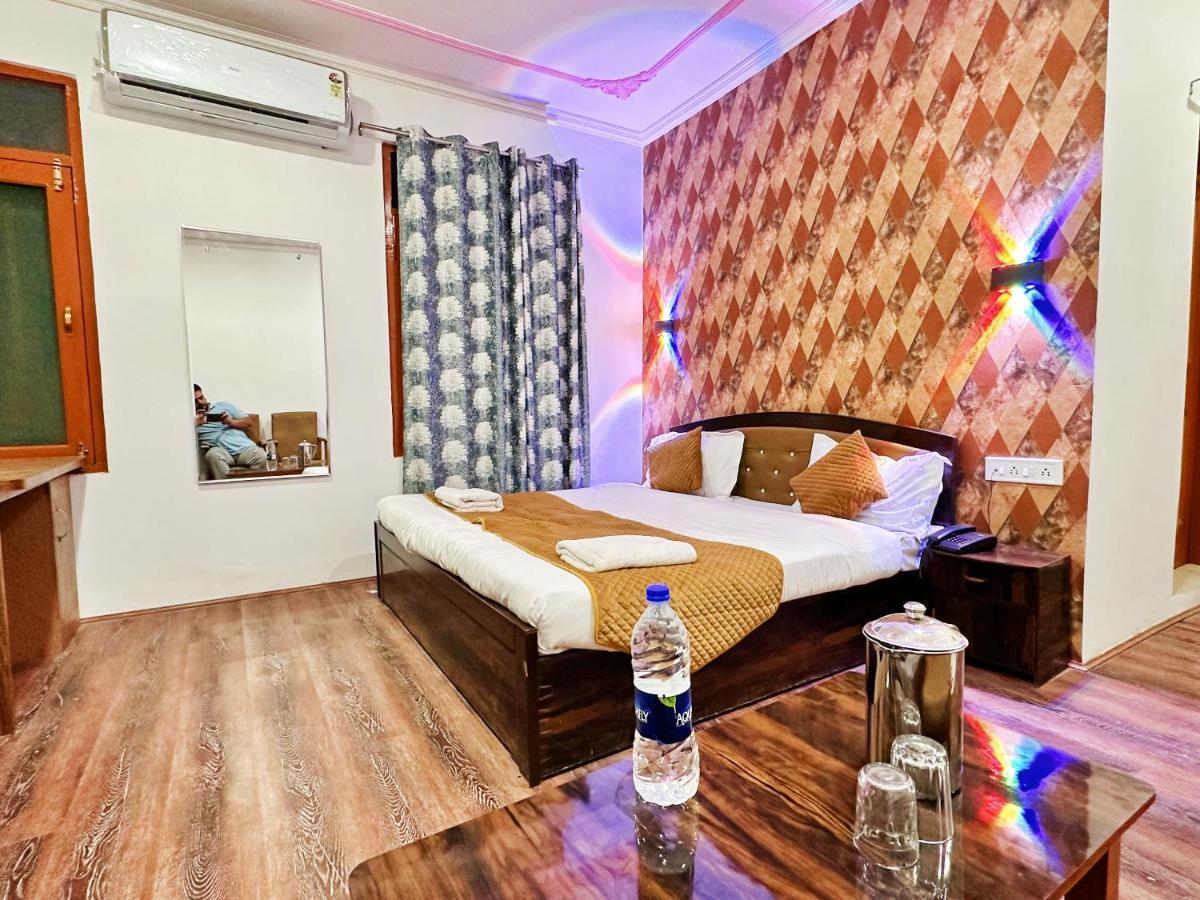 Roseline Inn Srinagar  Bagian luar foto