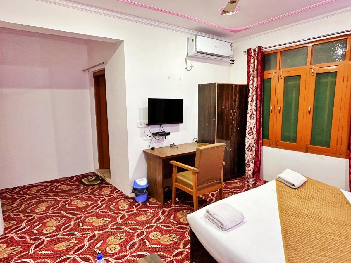 Roseline Inn Srinagar  Bagian luar foto