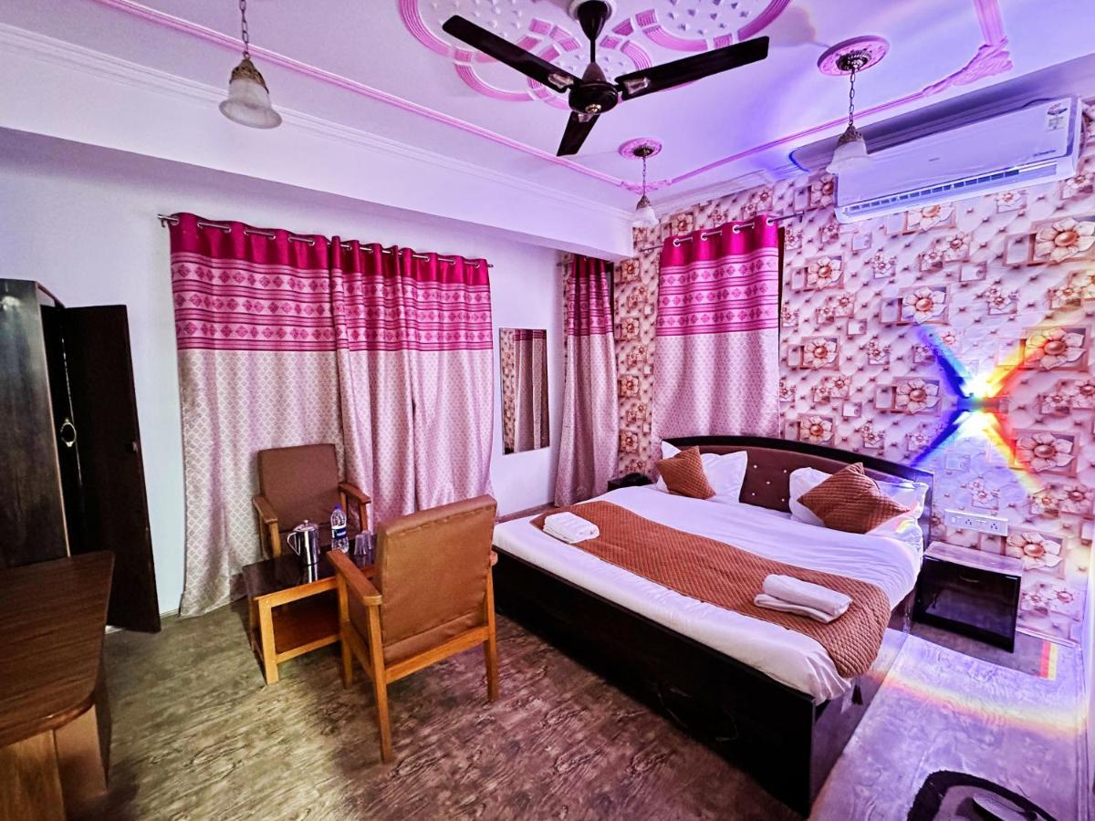 Roseline Inn Srinagar  Bagian luar foto