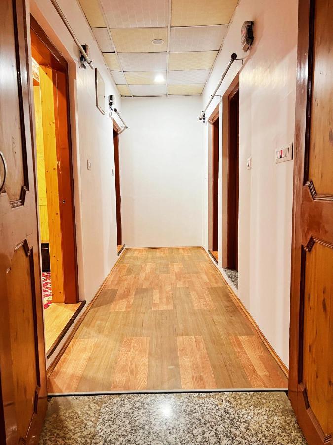 Roseline Inn Srinagar  Bagian luar foto
