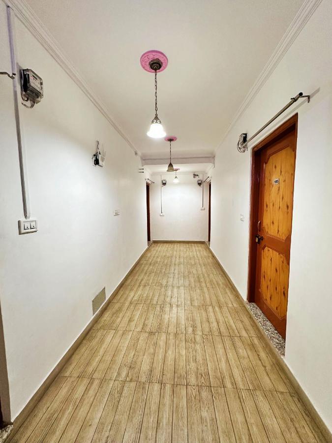Roseline Inn Srinagar  Bagian luar foto