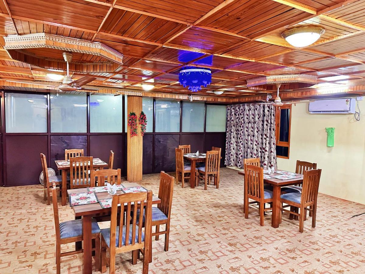 Roseline Inn Srinagar  Bagian luar foto