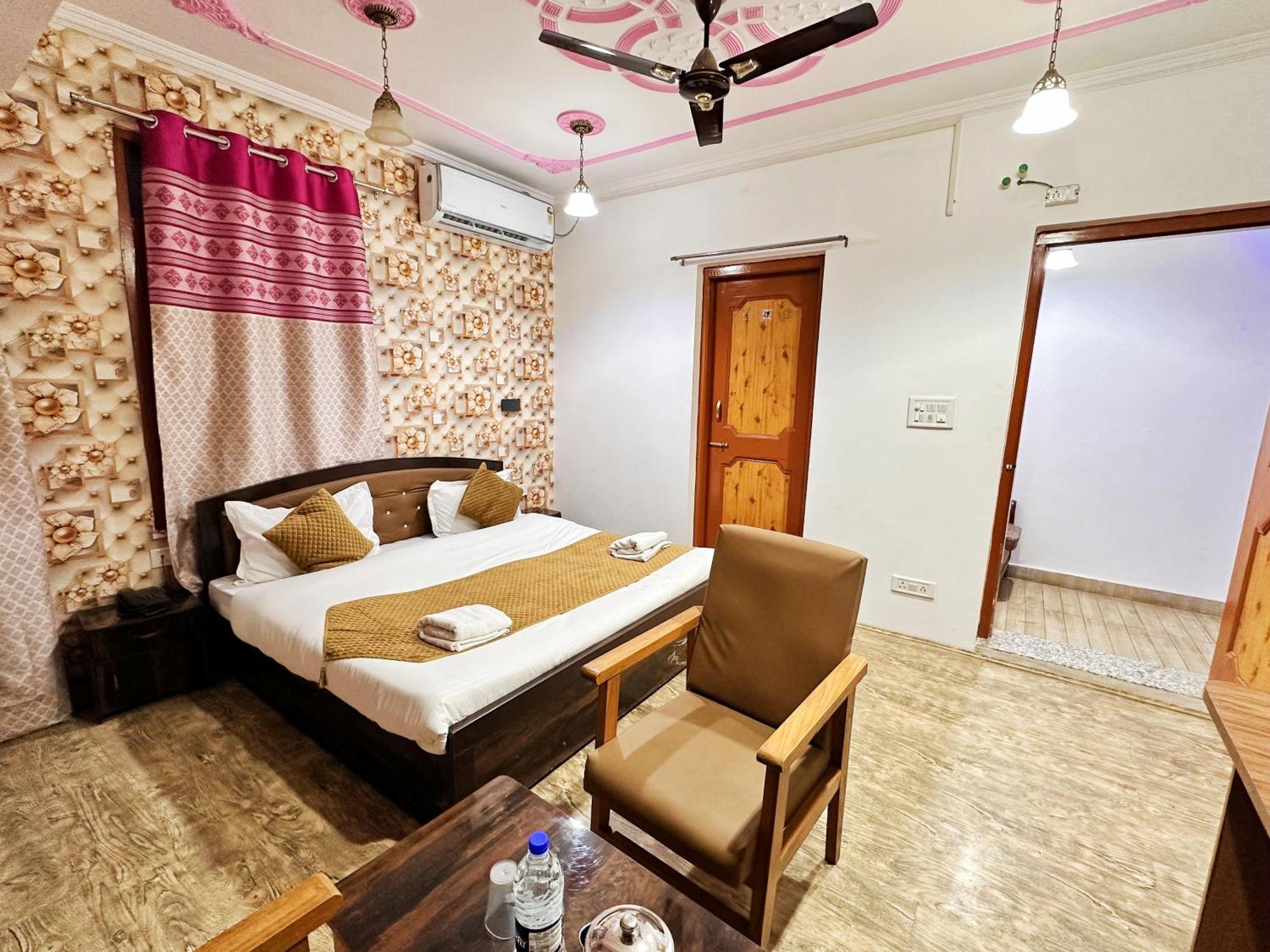 Roseline Inn Srinagar  Bagian luar foto
