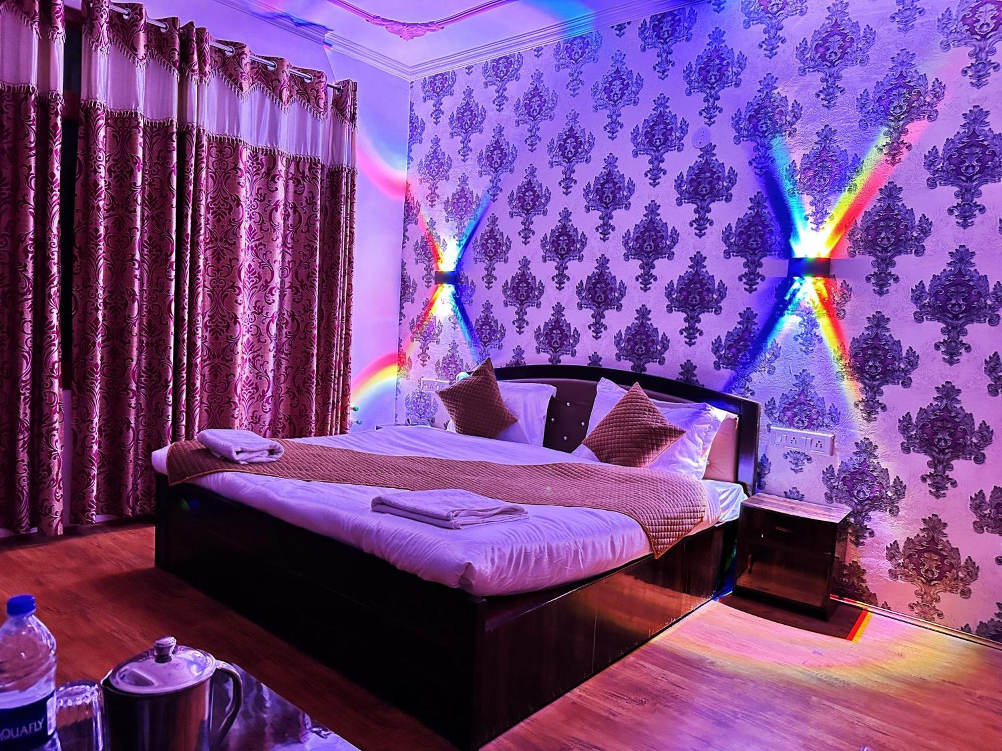 Roseline Inn Srinagar  Bagian luar foto